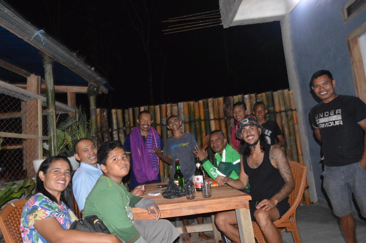 Labuan Bajo Mahoni Guesthouse Экстерьер фото