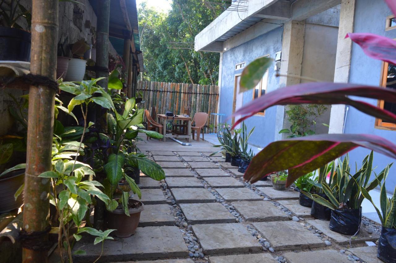 Labuan Bajo Mahoni Guesthouse Экстерьер фото