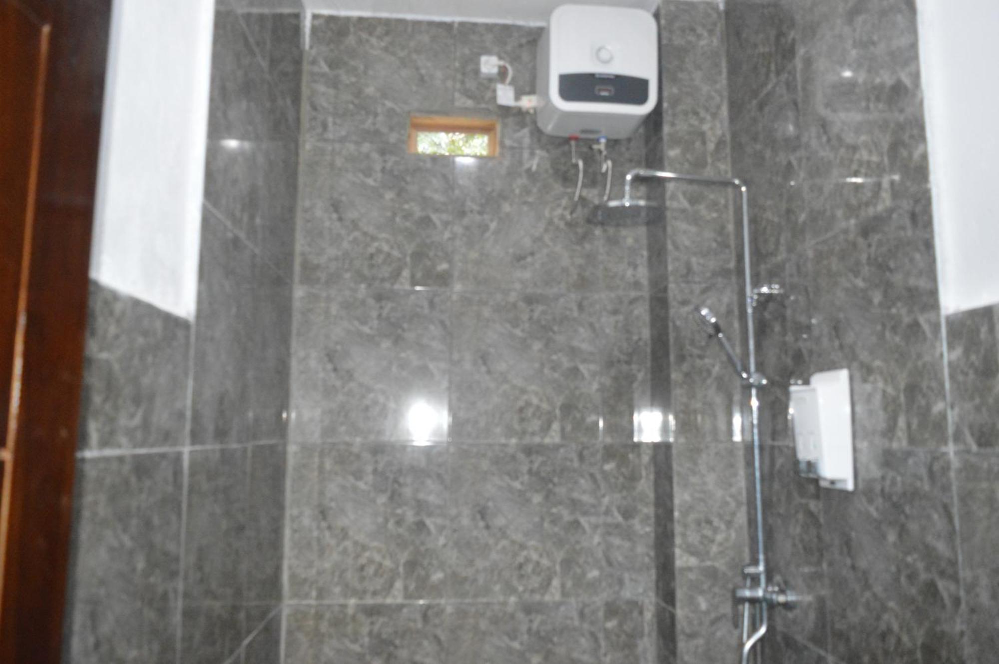 Labuan Bajo Mahoni Guesthouse Экстерьер фото