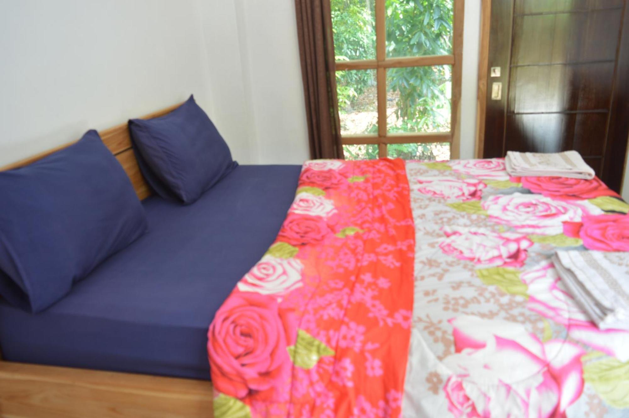 Labuan Bajo Mahoni Guesthouse Экстерьер фото